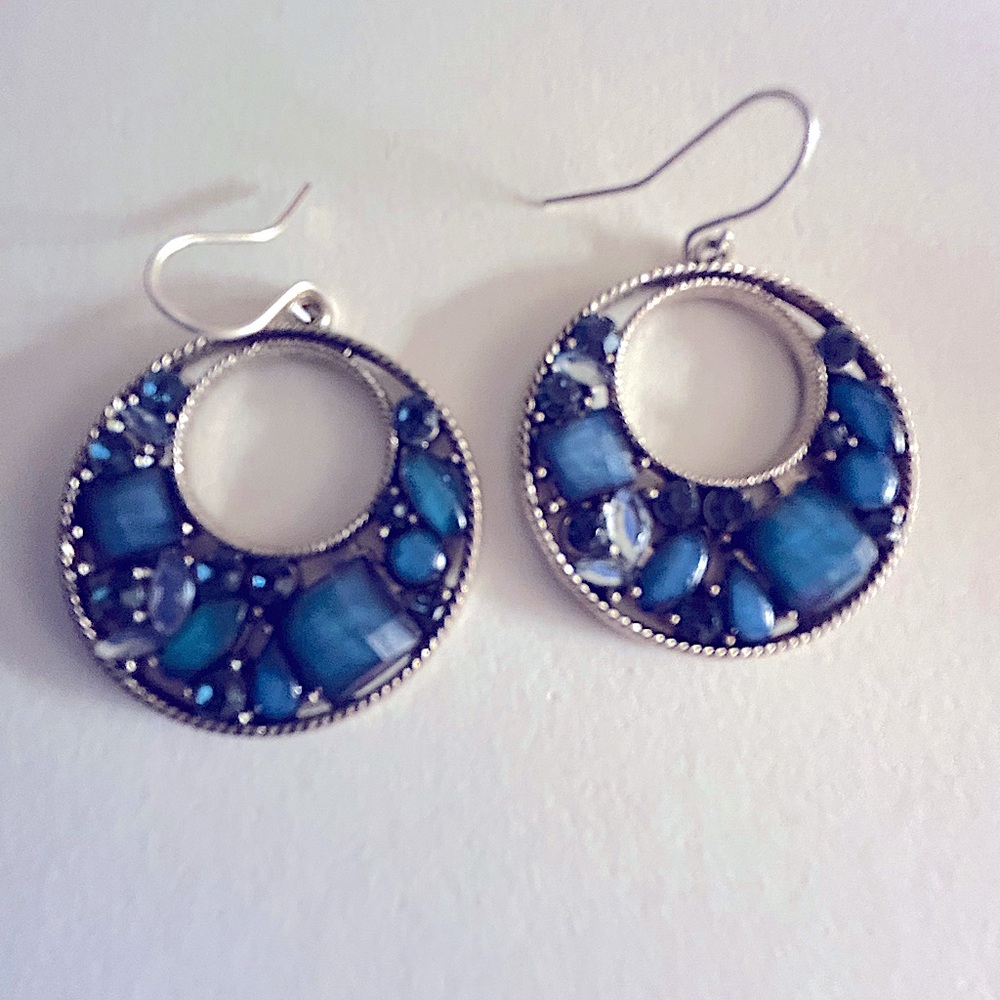 Free💰 Add 1/bundle Earrings Drop hoops w Teal & Crystal faceted beads silvertone